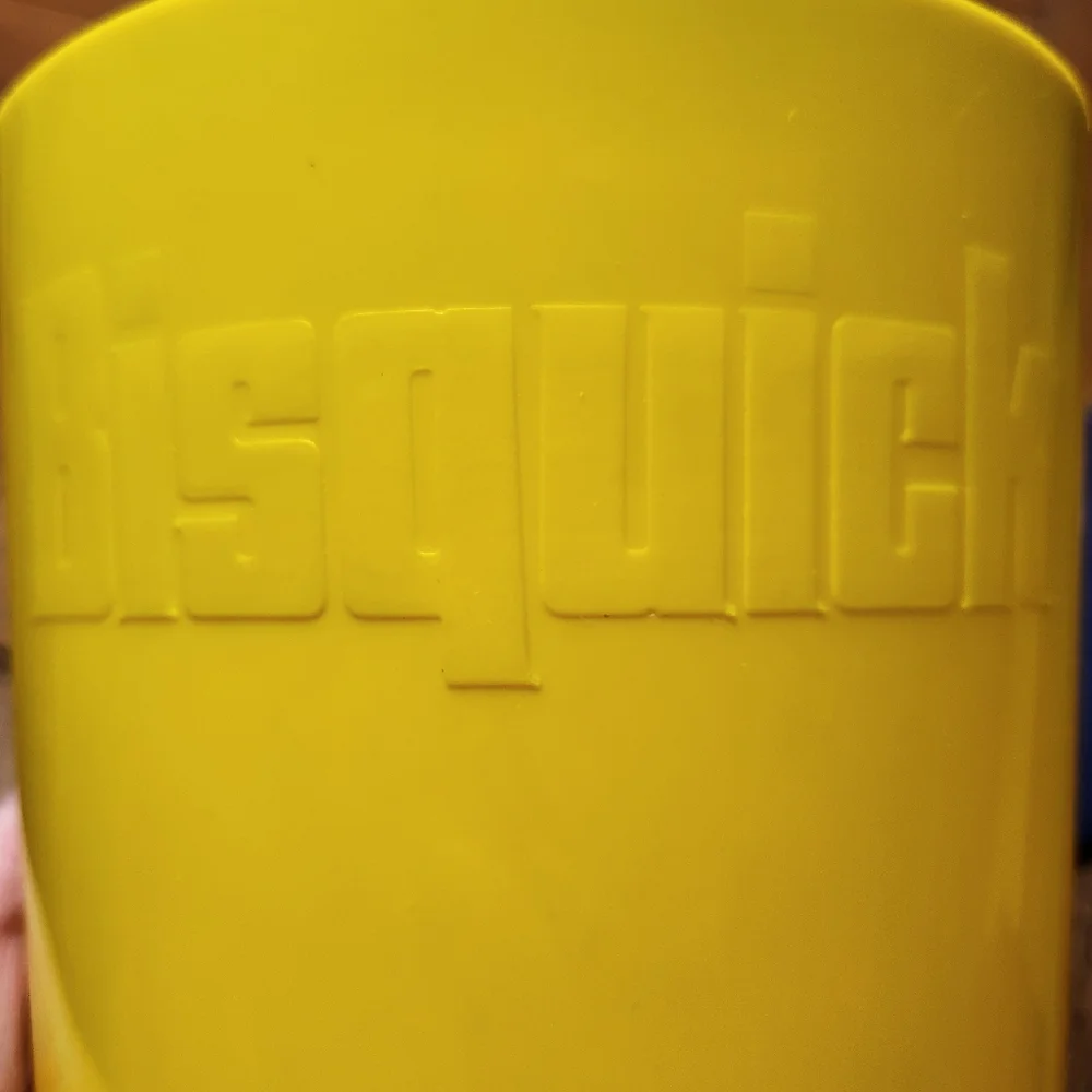 VTG Bisquick Yellow Plastic Canister with Blue Lid – RB Products Corp. 1970s/80s